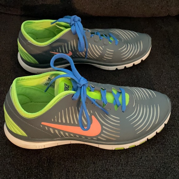 Women’s Nike Sneakers grey, like green and coral - Picture 2 of 5